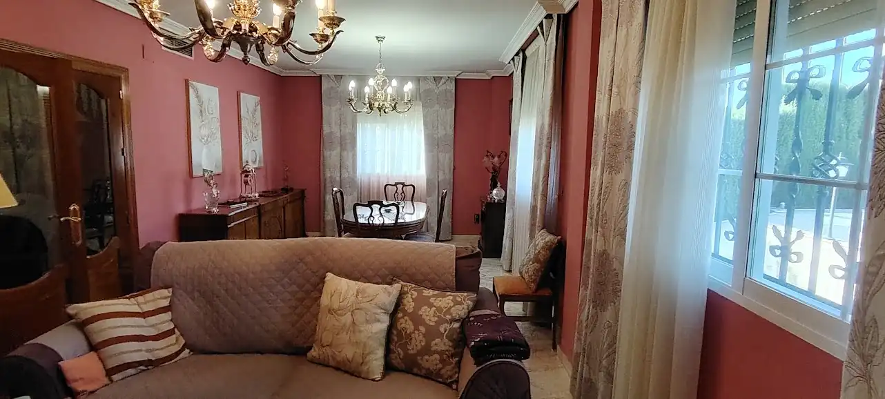 Sala d'estar de Casa o xalet en venda en Linares amb Aire condicionat, Calefacció i Jardí privat