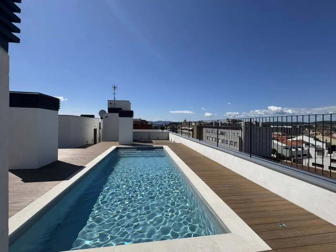 Schwimmbecken von Wohnung zum Verkauf in Sabadell mit Klimaanlage, Heizung und Parkett