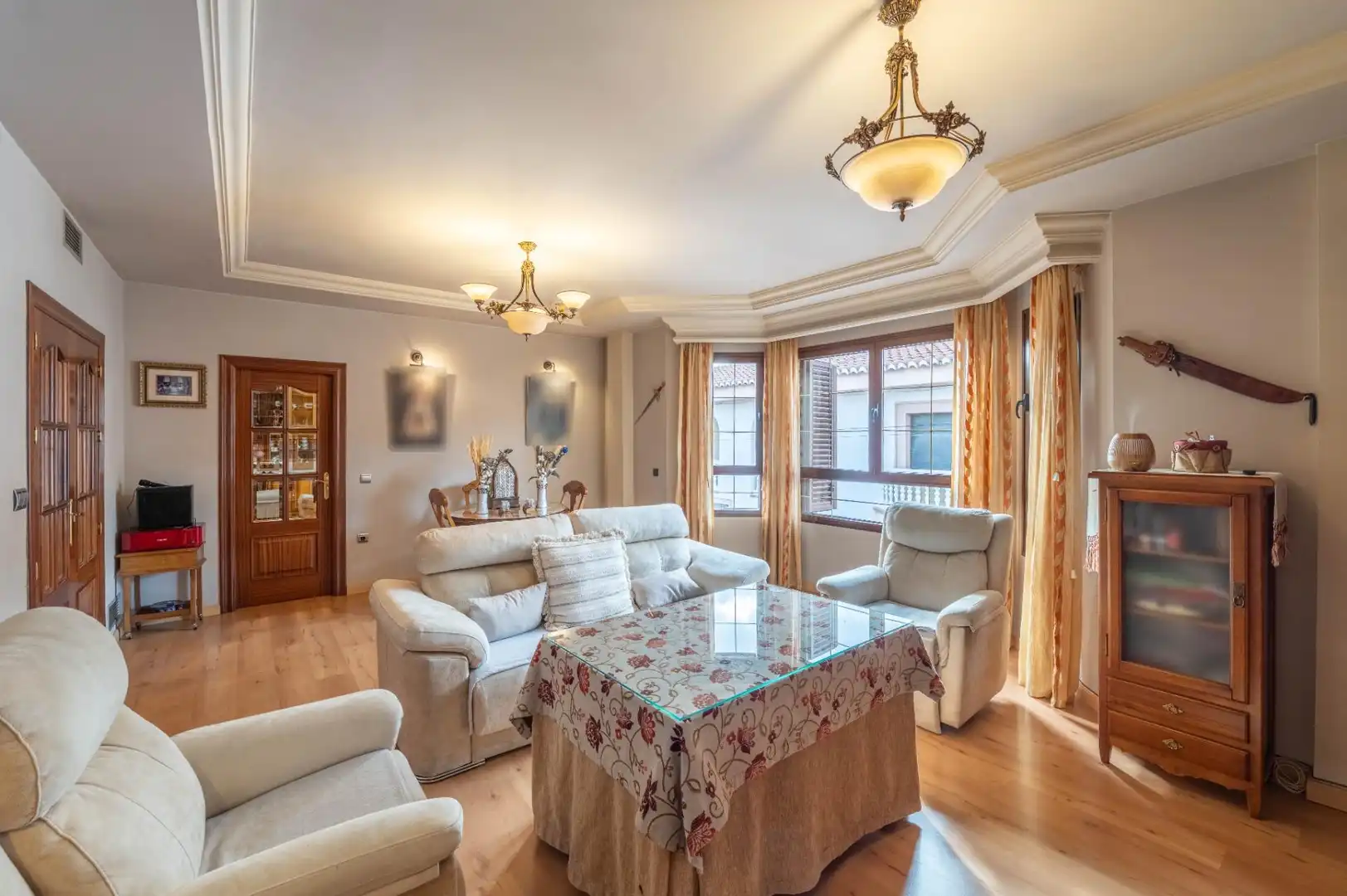 Sala d'estar de Casa o xalet en venda en Las Gabias amb Aire condicionat, Terrassa i Moblat