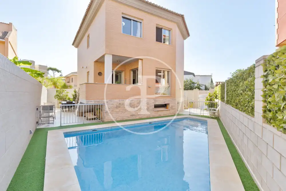 House with pool for sale in Mareny Blau