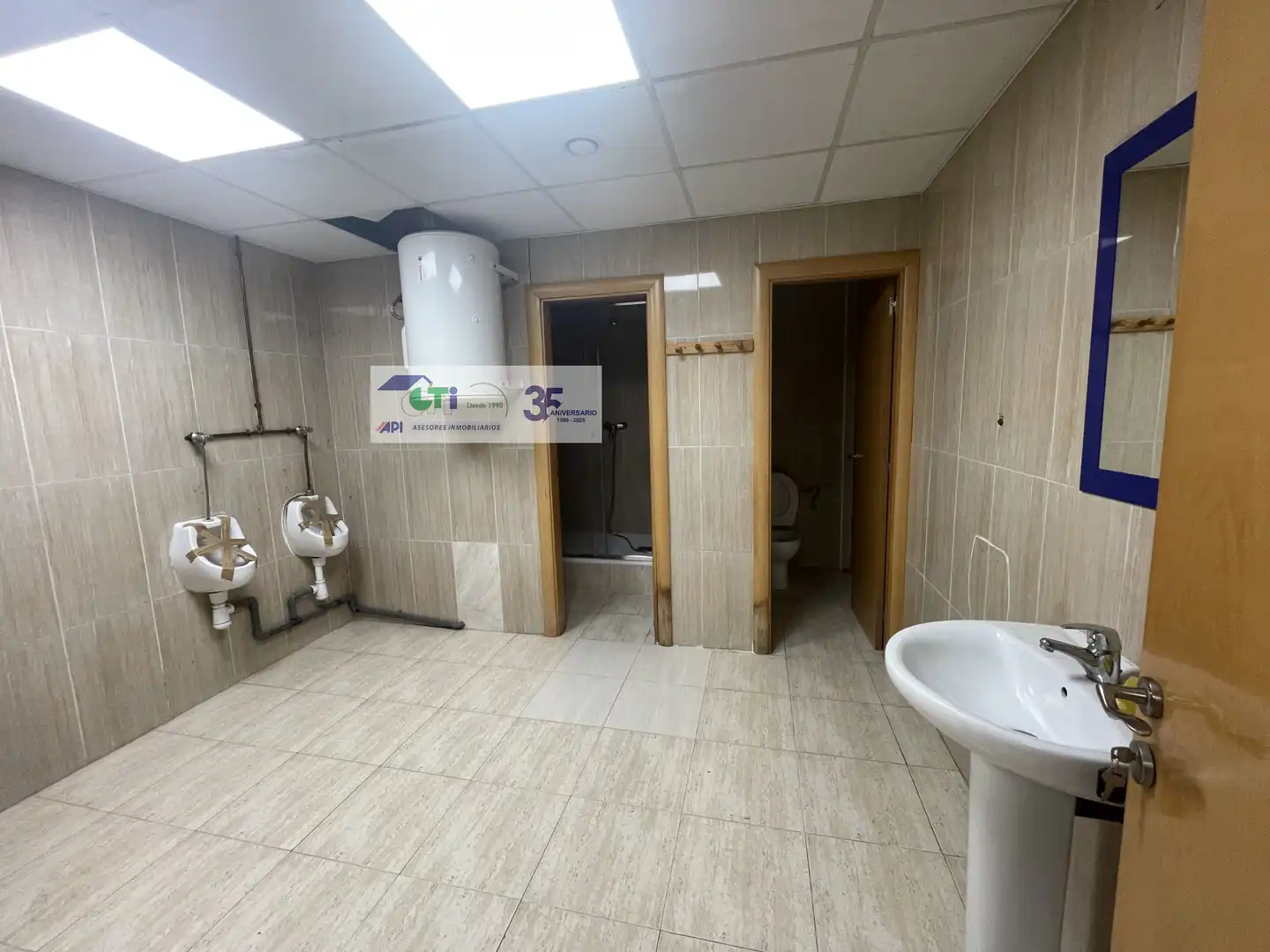 Baño de Nave industrial de alquiler en Alfajarín