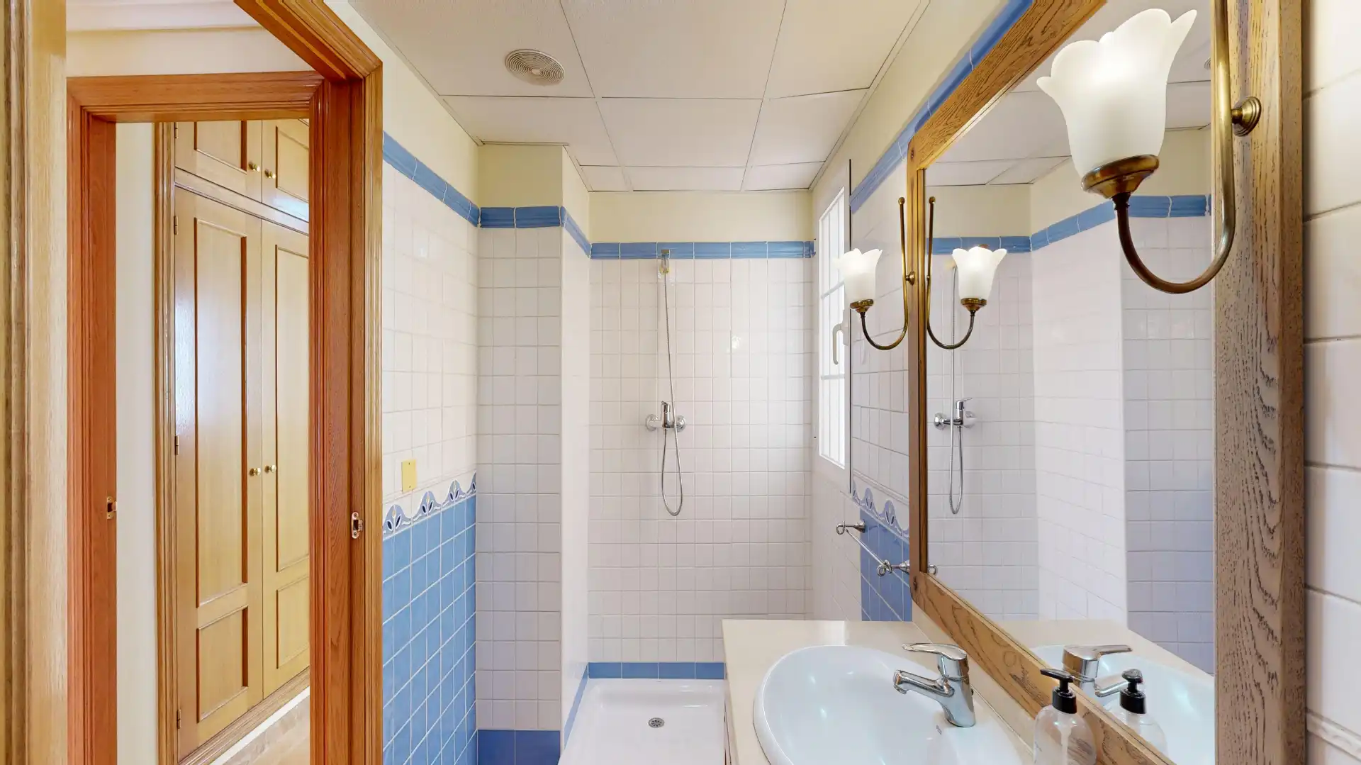 Baño de Piso en venta en Molina de Segura con Aire acondicionado, Terraza y Trastero