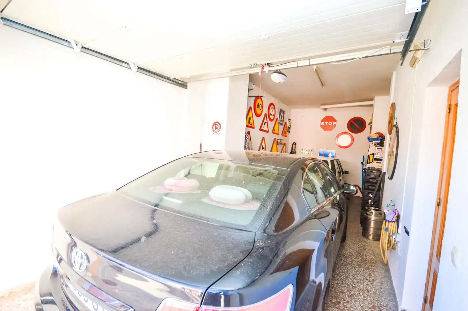 Parkplatz von Einfamilien-Reihenhaus zum Verkauf in Almería mit Klimaanlage und Abstellraum