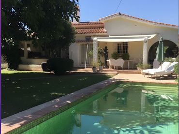 Chalet con piscina en venta en Avenida de Barcelona 8