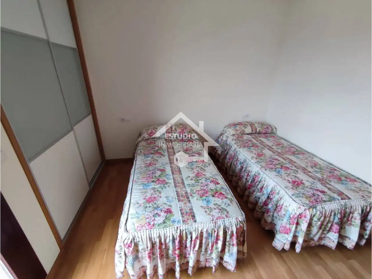 Bedroom of Detached homes for sale in Canillas de Río Tuerto  with Heating, Parquet flooring and Terrace