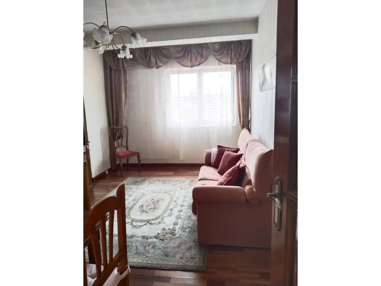 Sala de estar de Piso de alquiler en Burgos con Calefacción, Parquet y Amueblado