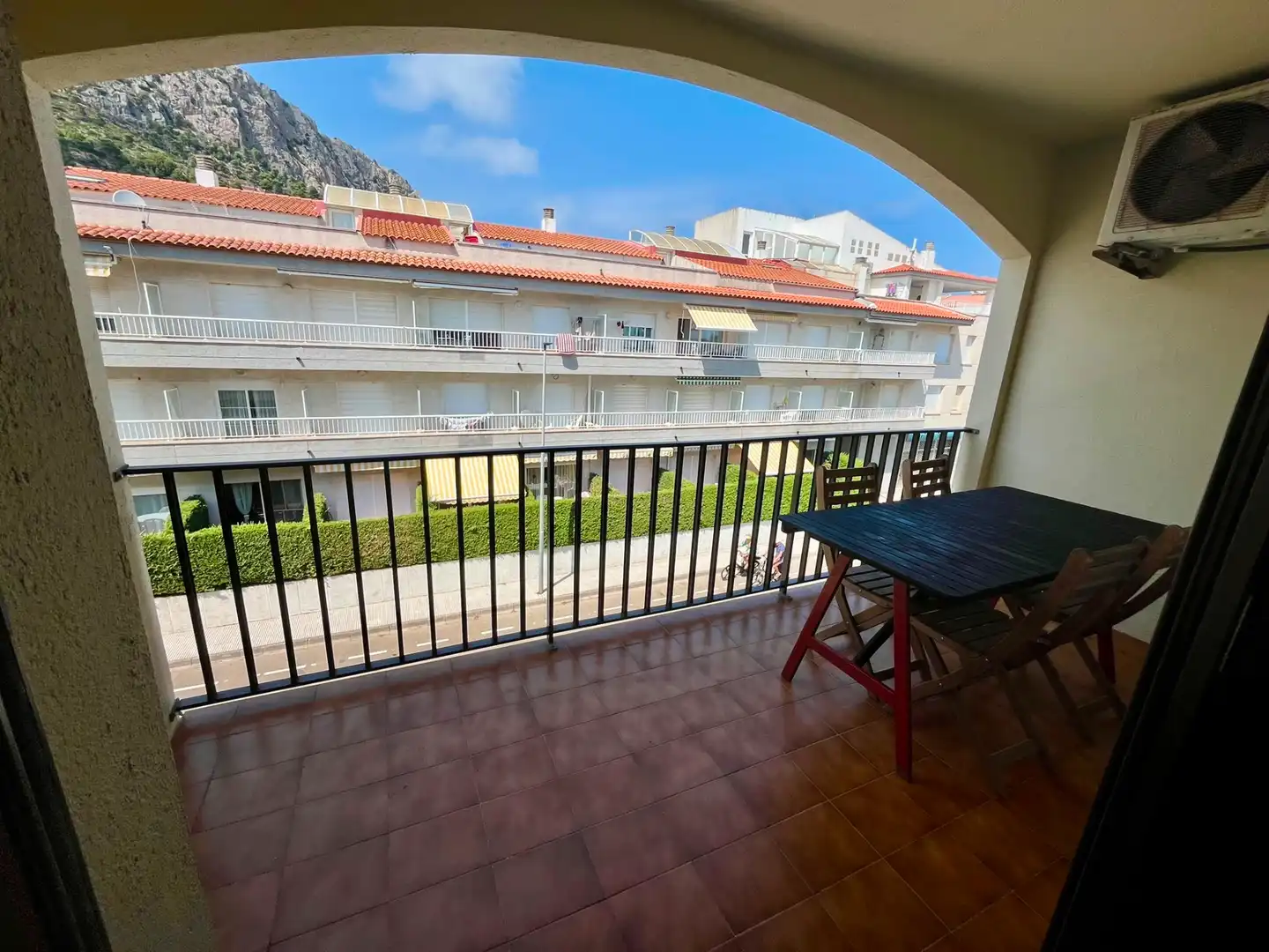 Vista exterior de Apartamento en venta en L'Estartit con Aire acondicionado, Terraza y Amueblado