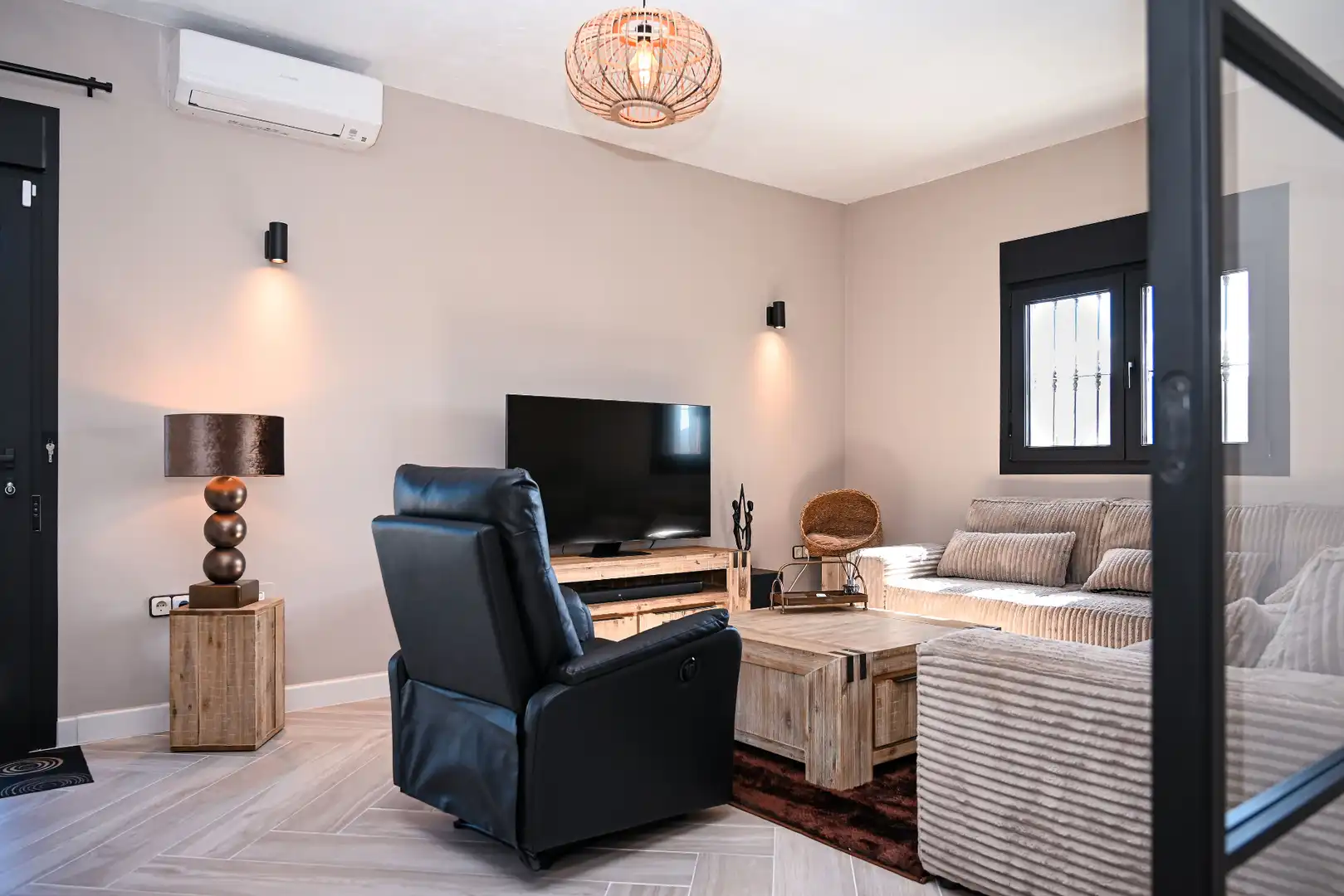 Sala de estar de Casa o chalet en venta en Alhaurín de la Torre con Aire acondicionado, Calefacción y Jardín privado
