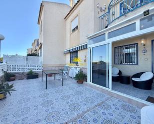 Vista exterior de Casa o xalet de lloguer en Torrevieja amb Aire condicionat, Calefacció i Terrassa