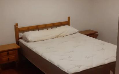 Dormitori de Apartament de lloguer en  Granada Capital amb Aire condicionat, Moblat i Rentadora