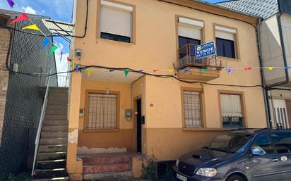 Vista exterior de Casa o xalet en venda en Ponferrada amb Balcó