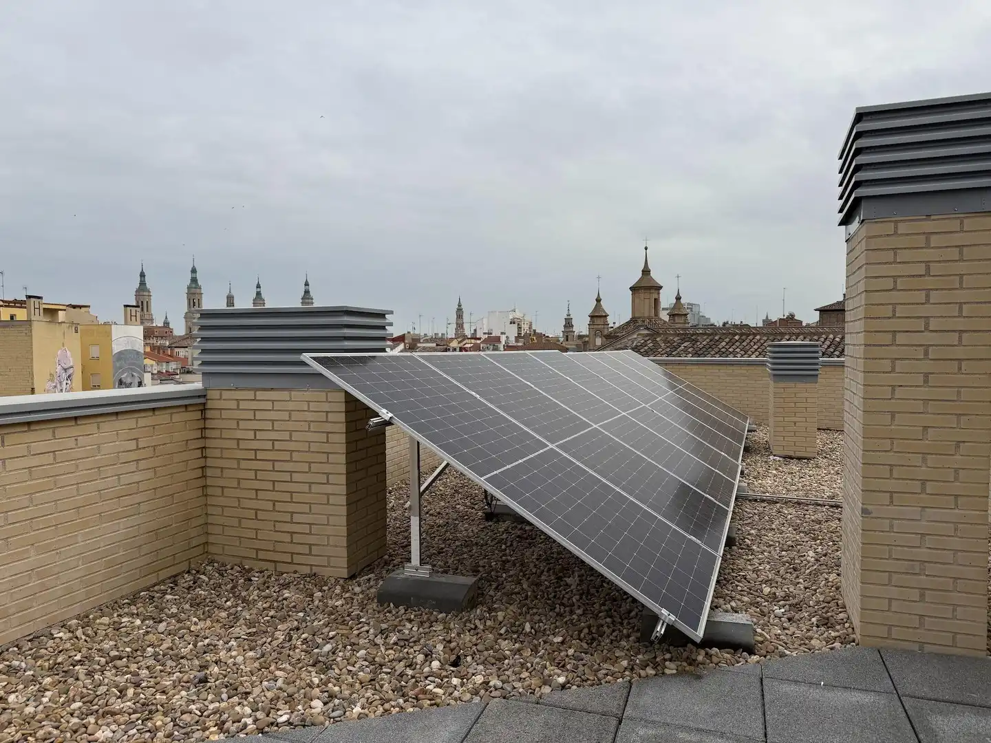 Vista exterior de Ático en venta en Zaragoza con Calefacción, Terraza y Trastero