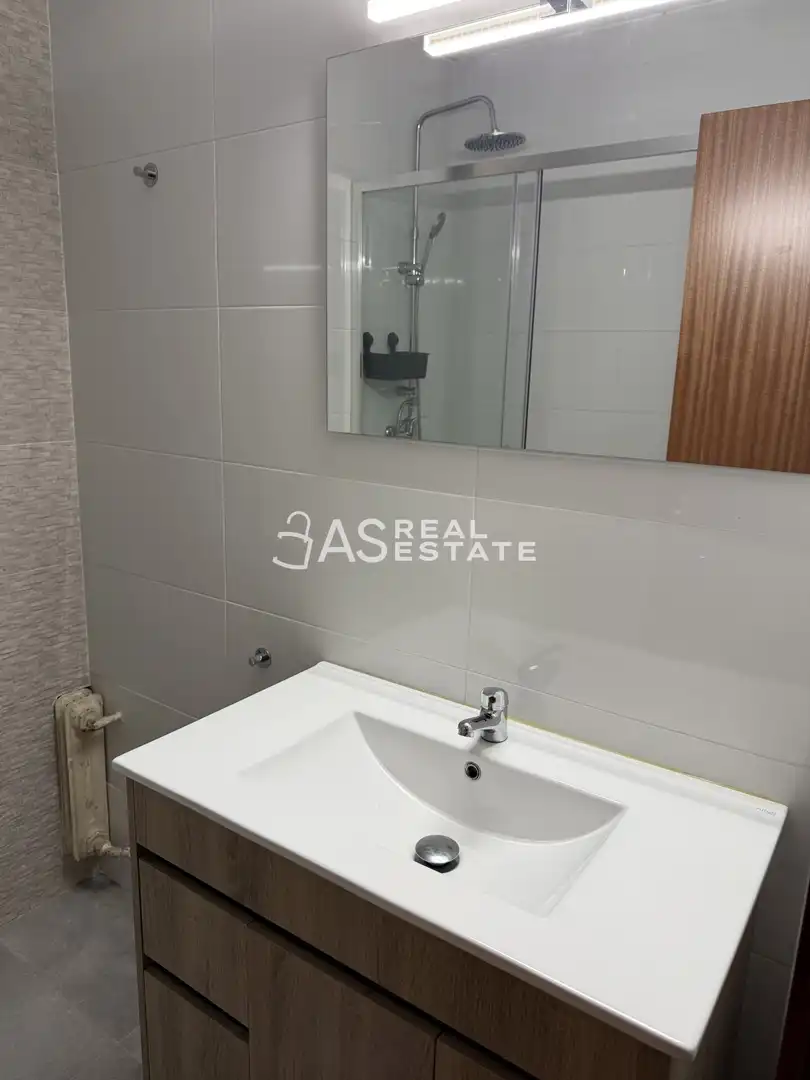 Bathroom of Study for sale in Madrid  with Terrace