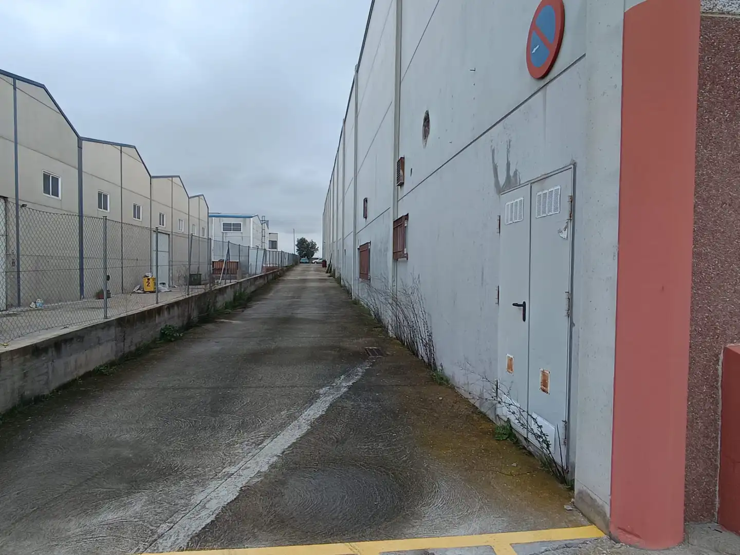 Vista exterior de Nave industrial en venta en Torrejón de la Calzada