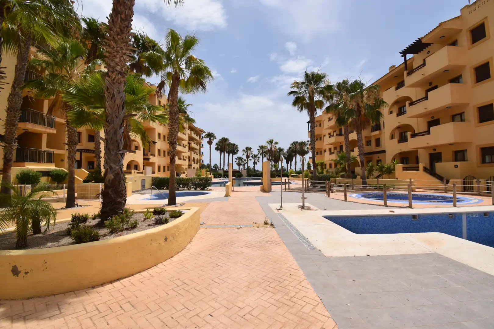 Außenansicht von Wohnungen zum Verkauf in Los Alcázares mit Klimaanlage, Heizung und Terrasse