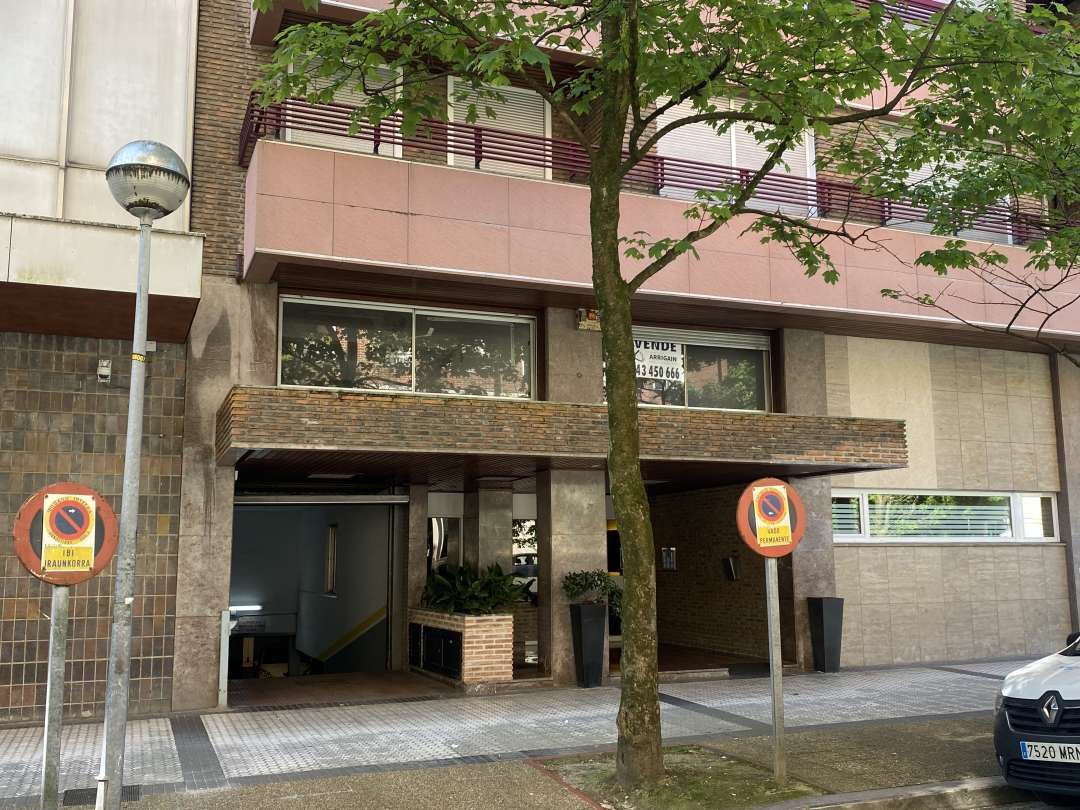 Vista exterior de Oficina en venda en Donostia - San Sebastián  amb Calefacció