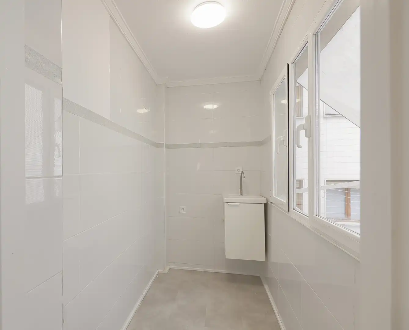 Bathroom of Flat for sale in Gijón   with Heating, Parquet flooring and Storage room