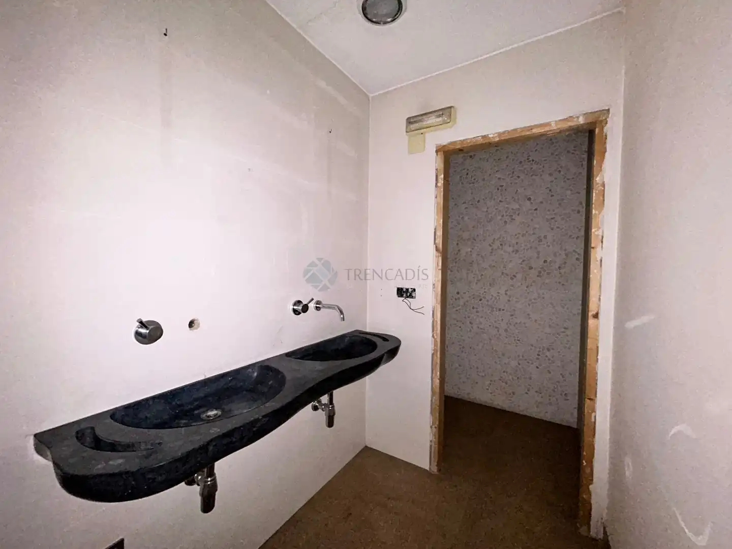 Baño de Local en venta en Urbanizaciones
