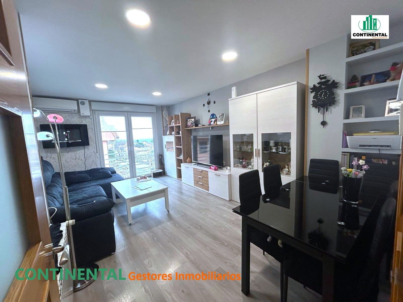 Living room of Flat for sale in San Lorenzo de El Escorial  with Air Conditioner and Heating