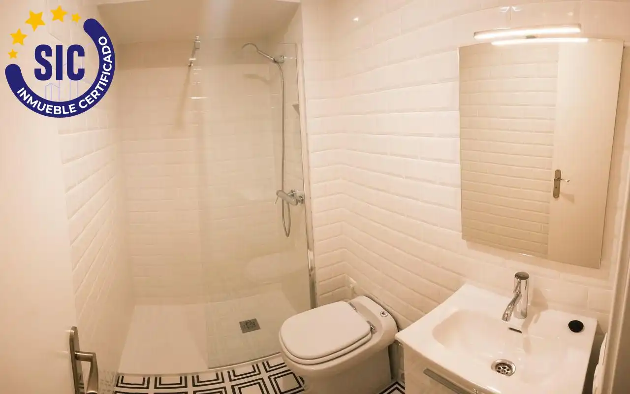 Baño de Piso en venta en Valencia con Terraza