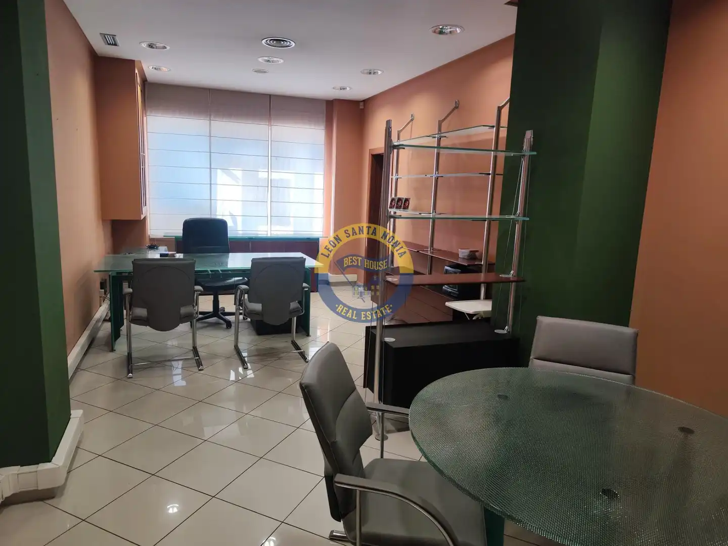 Oficina de alquiler en León Capital  con Calefacción y Amueblado