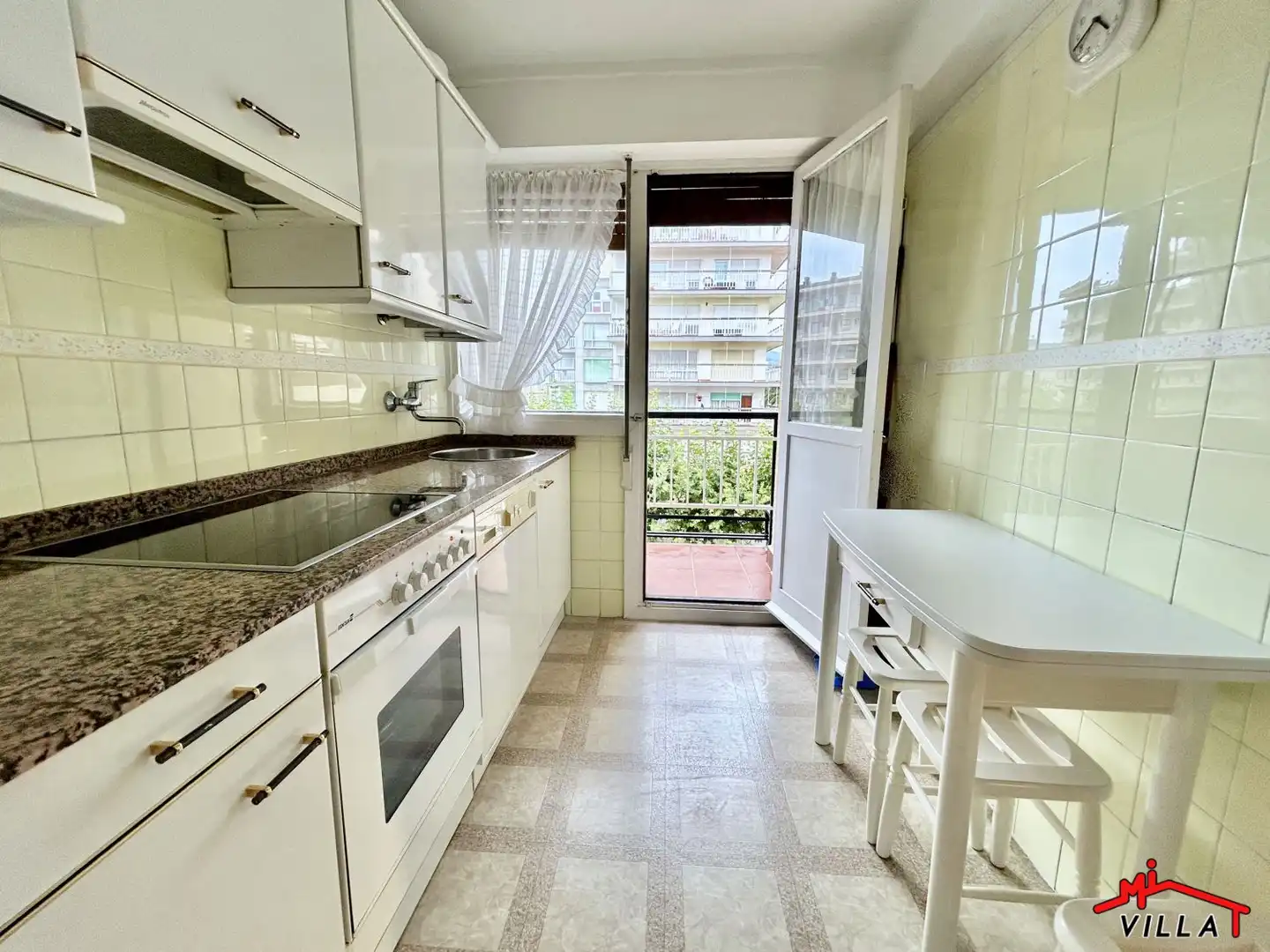 Cocina de Piso en venta en Laredo con Terraza y Amueblado