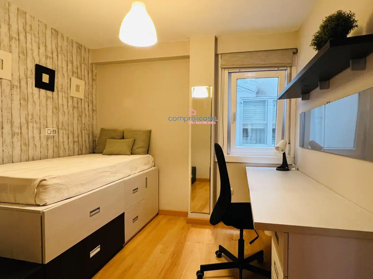 Habitación de Piso de alquiler en A Coruña Capital  con Amueblado