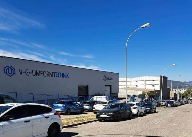 Nave industrial en Venta en C/ Ramón Farguell  en La Balconada - Cal Gravat