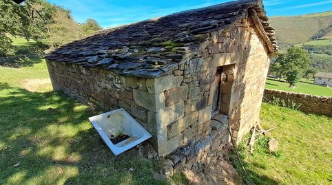 Foto 2 de Finca rústica en venta en San Pedro del Romeral, Cantabria