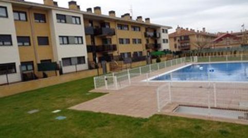 Apartamento con terraza y piscina comunitaria, image 4