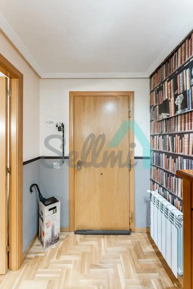 Piso en venta en Oviedo  con Calefacción, Parquet y Trastero