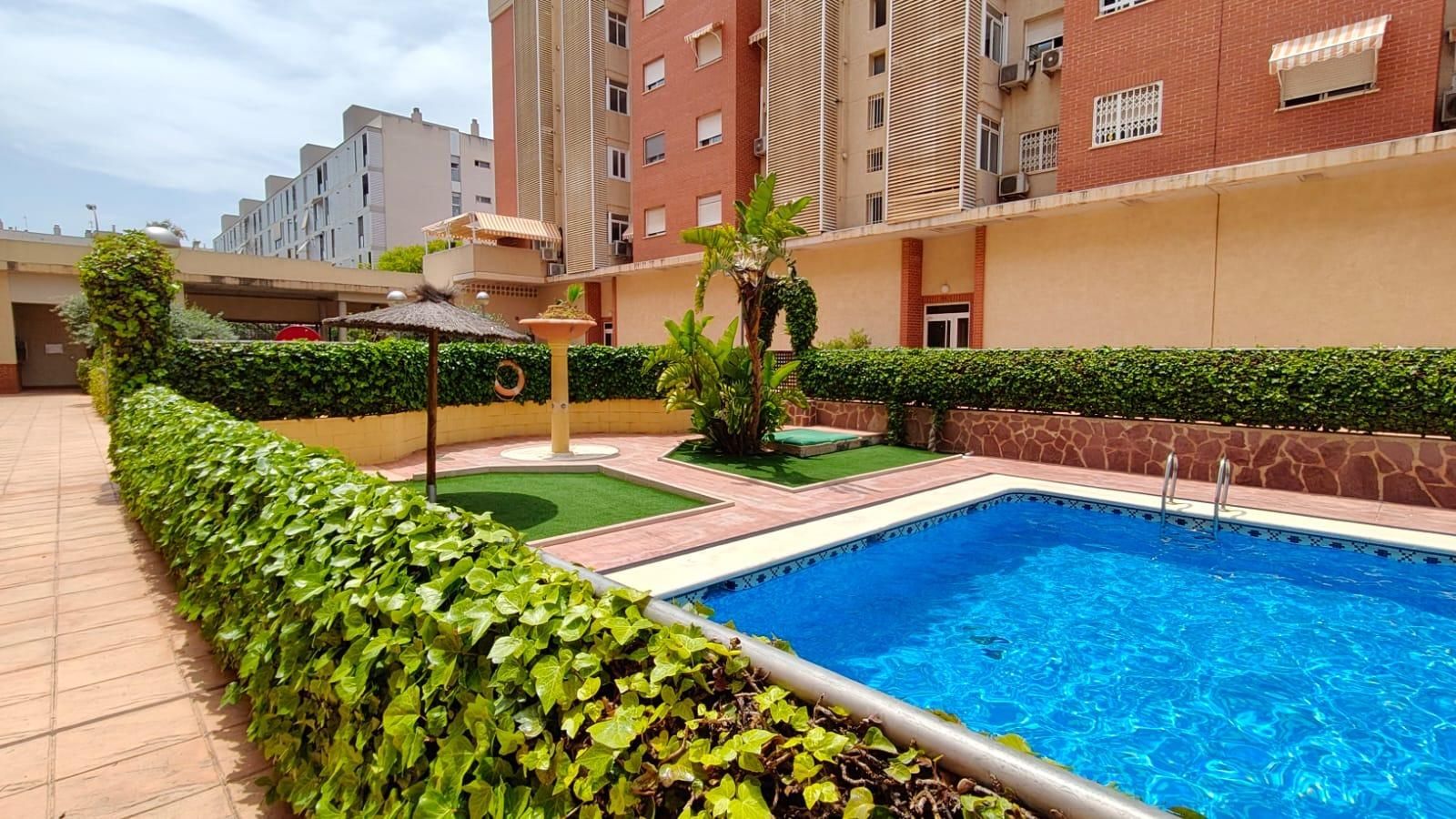 Piscina de Pis en venda en Alicante / Alacant amb Aire condicionat, Jardí privat i Terrassa