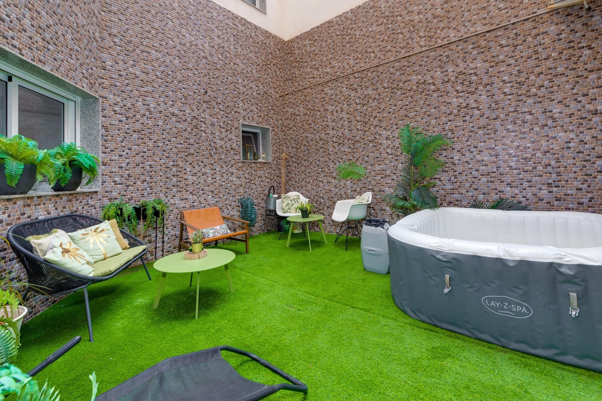 Terrassa de Apartament en venda en Torrevieja amb Aire condicionat, Jardí privat i Traster