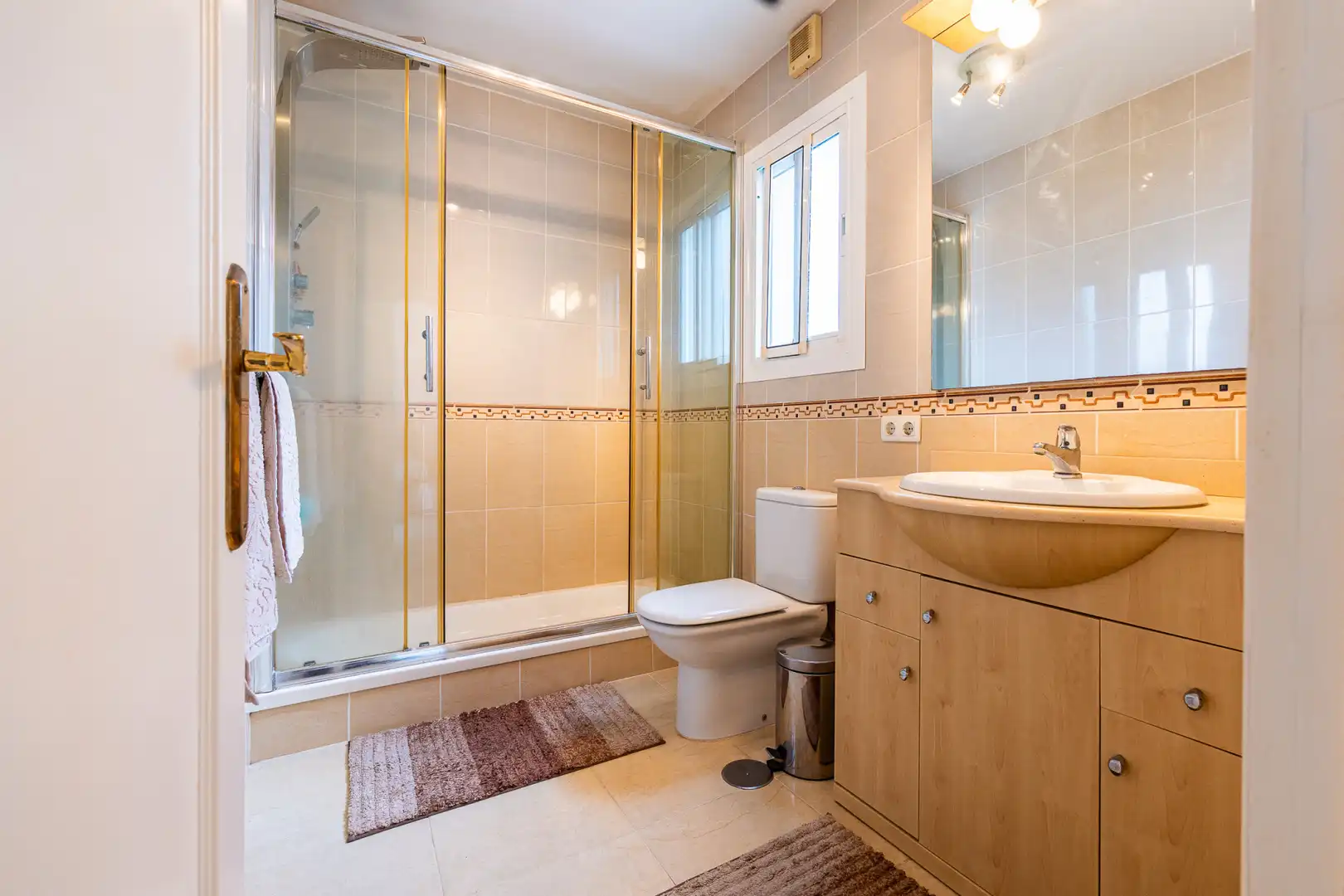 Badezimmer von Einfamilien-Reihenhaus zum Verkauf in Mijas mit Klimaanlage, Terrasse und Schwimmbad
