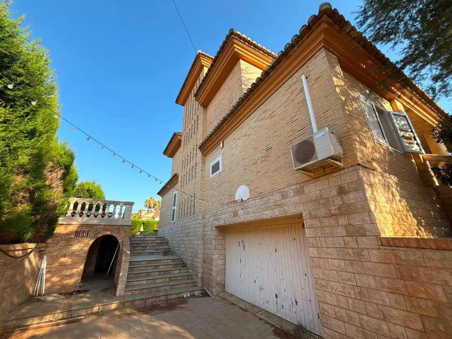 Vista exterior de Casa o xalet en venda en Torrent amb Aire condicionat i Piscina