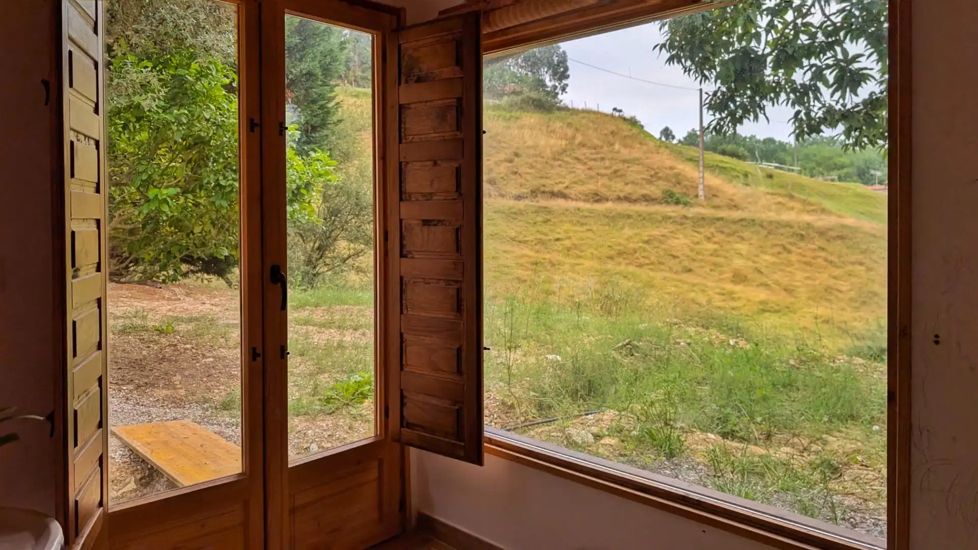 Vista exterior de Finca rústica en venda en Torrelavega  amb Jardí privat