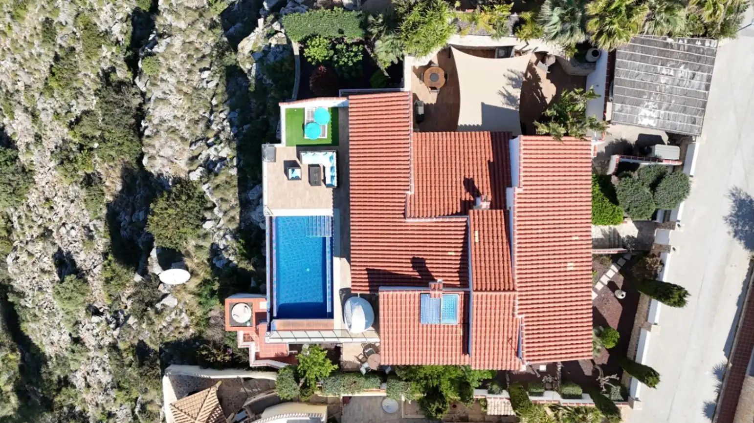 Vista exterior de Casa o xalet en venda en Benitachell / El Poble Nou de Benitatxell amb Aire condicionat, Calefacció i Jardí privat