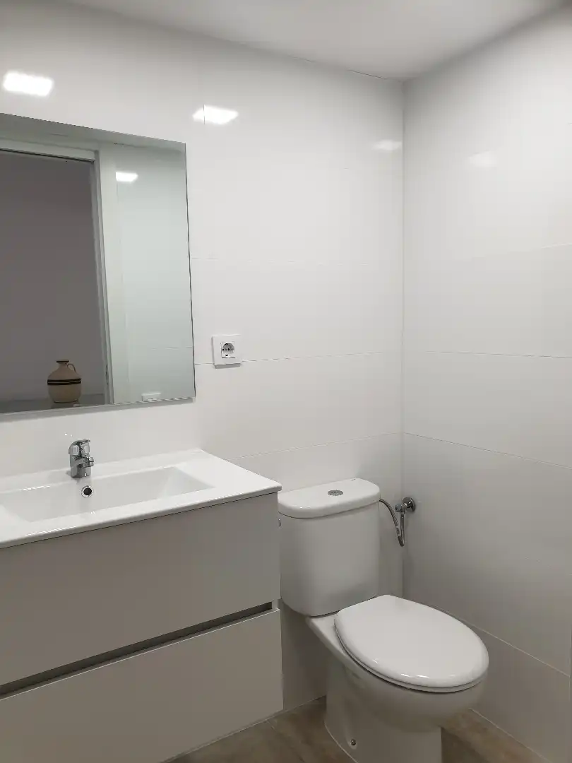 Baño de Piso de alquiler en Sabadell con Calefacción, Terraza y Amueblado