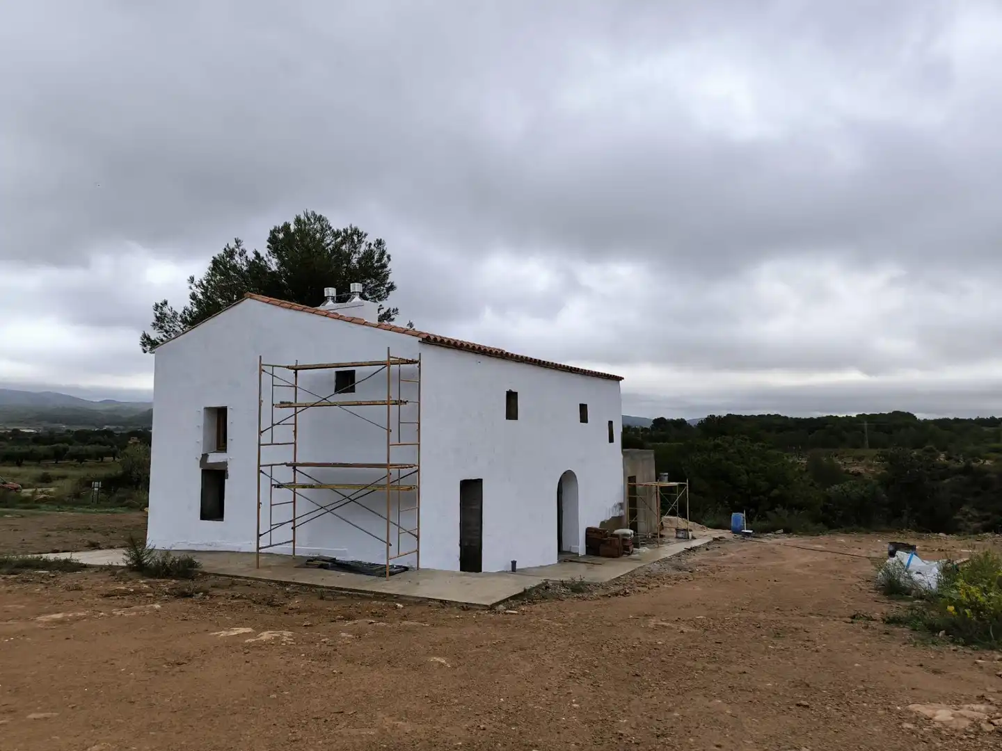 Vista exterior de Finca rústica en venda en El Montmell amb Jardí privat
