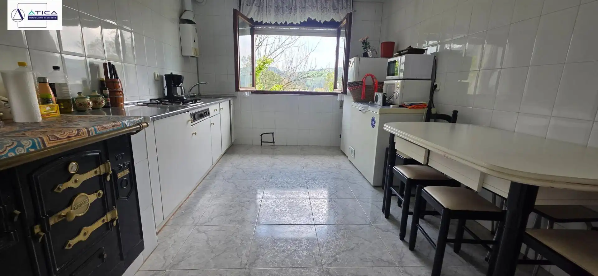 Cocina de Finca rústica en venta en Bárcena de Cicero con Jardín privado y Amueblado
