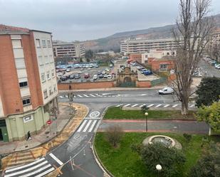 Vista exterior de Apartament en venda en  Logroño amb Calefacció i Balcó