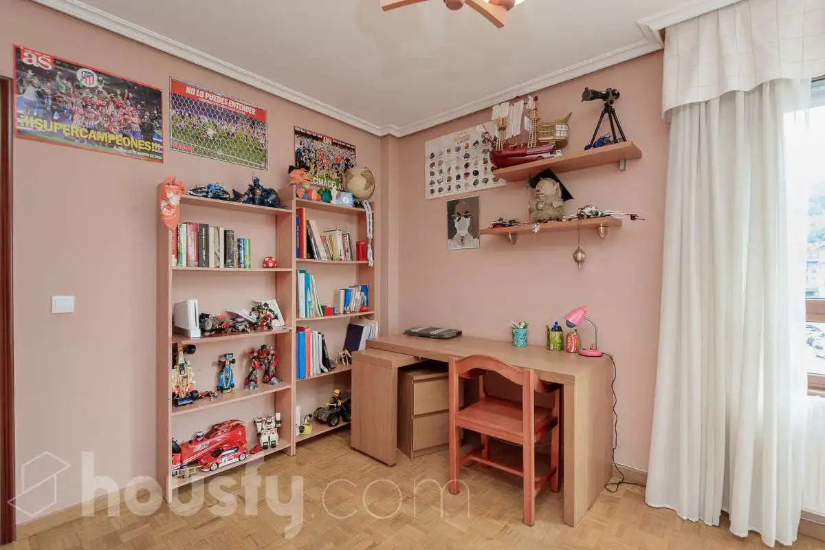 Flat for sale in Calle Mieres, Sama