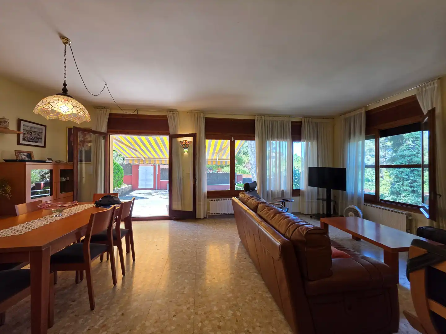 Sala de estar de Casa o chalet en venta en Vallirana con Calefacción, Terraza y Piscina