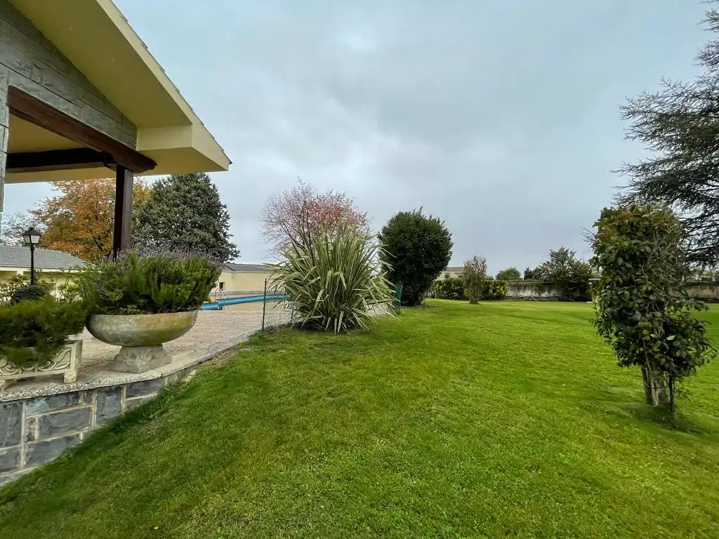 Jardí de Casa o xalet en venda en Castañares de Rioja amb Calefacció, Jardí privat i Parquet