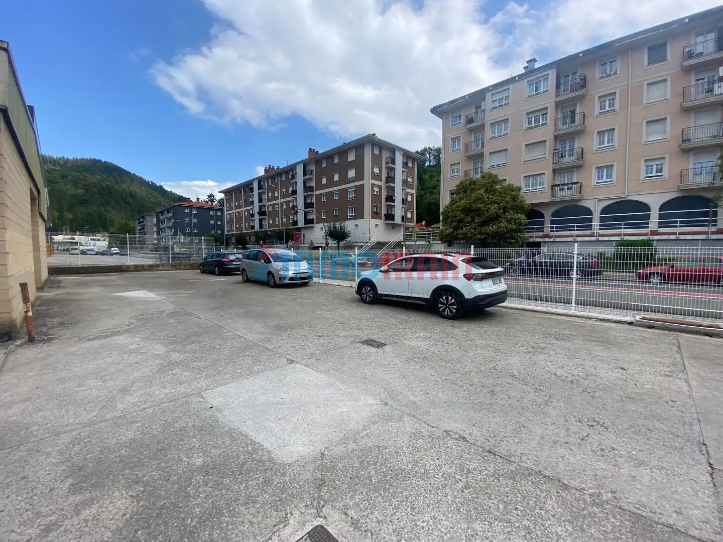 Parkplatz von Fabrikhallen zum Verkauf in Ordizia