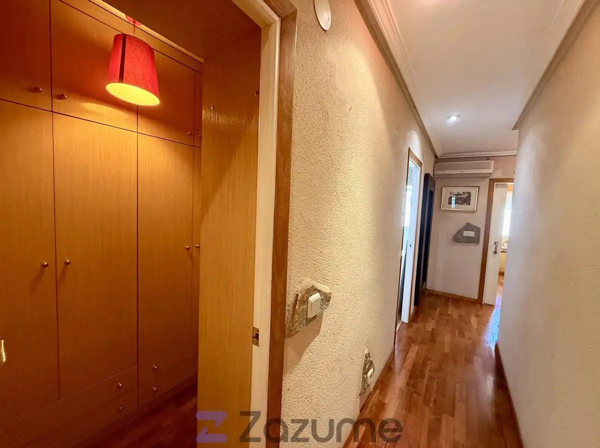 Flat with terrace to rent in C. Vara de Rey, imagen 5
