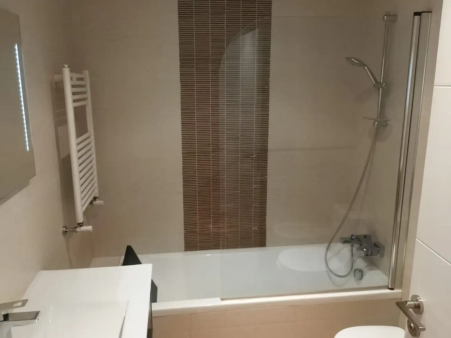 Bathroom of Flat for rent in Oviedo   with Heating, Parquet flooring and Oven