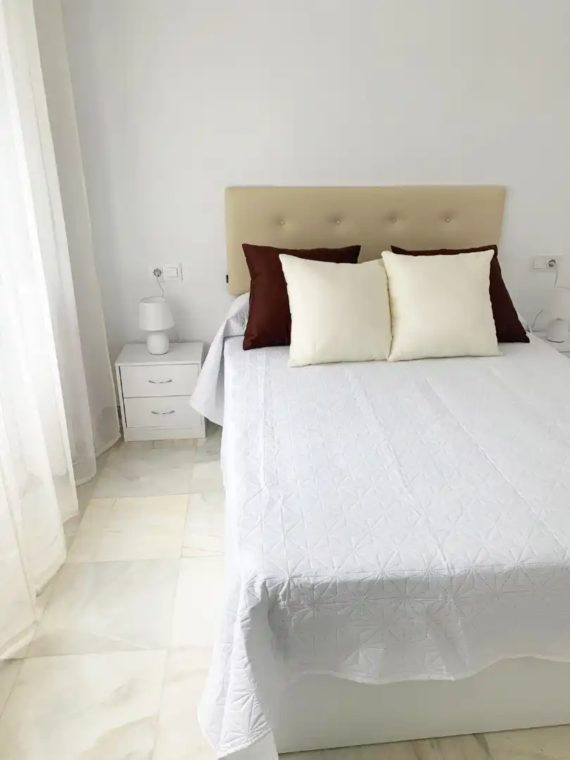 Dormitori de Apartament de lloguer en Granada amb Aire condicionat, Calefacció i Parquet