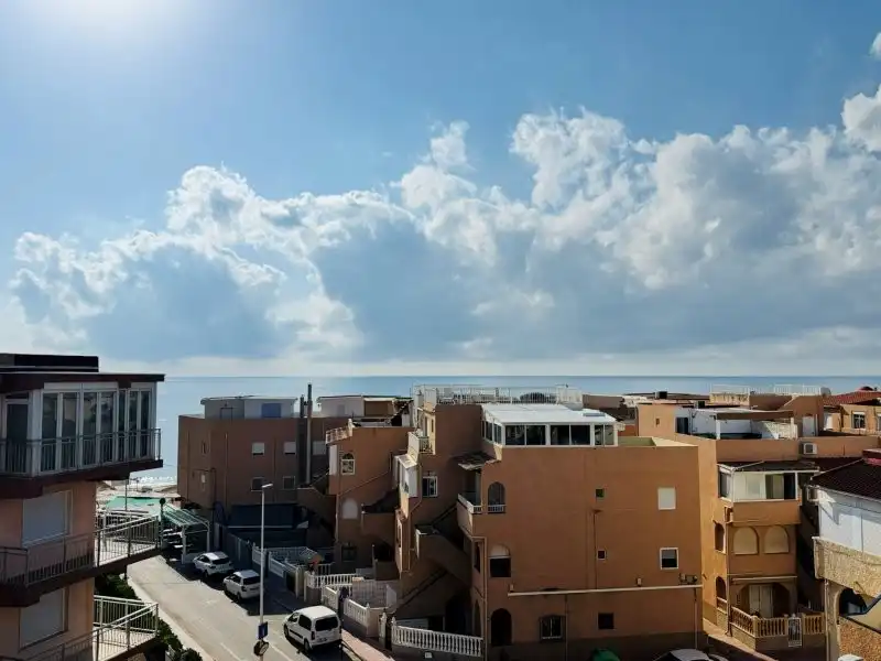 Vista exterior de Pis en venda en Torrevieja amb Terrassa, Traster i Moblat