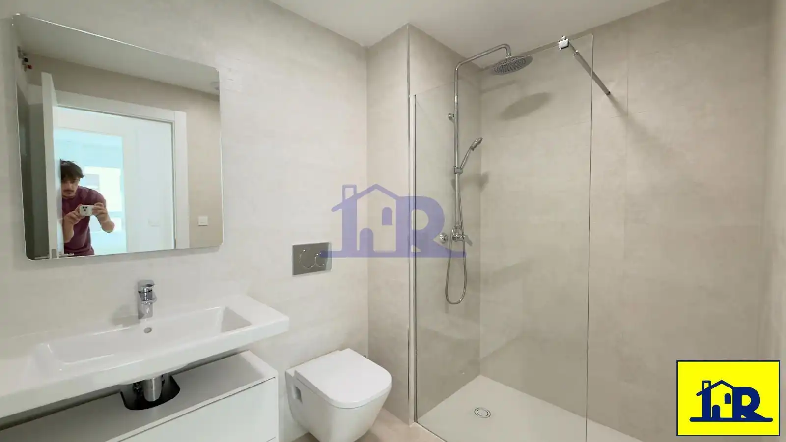 Badezimmer von Wohnung zur Miete in Cuenca mit Heizung, Abstellraum und Schwimmbad